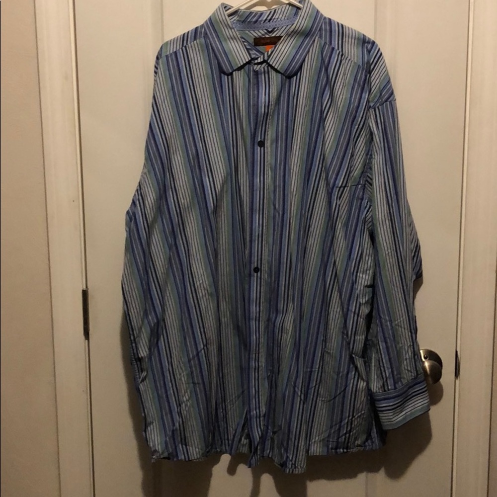 NYNE men’s button down long sleeve shirt